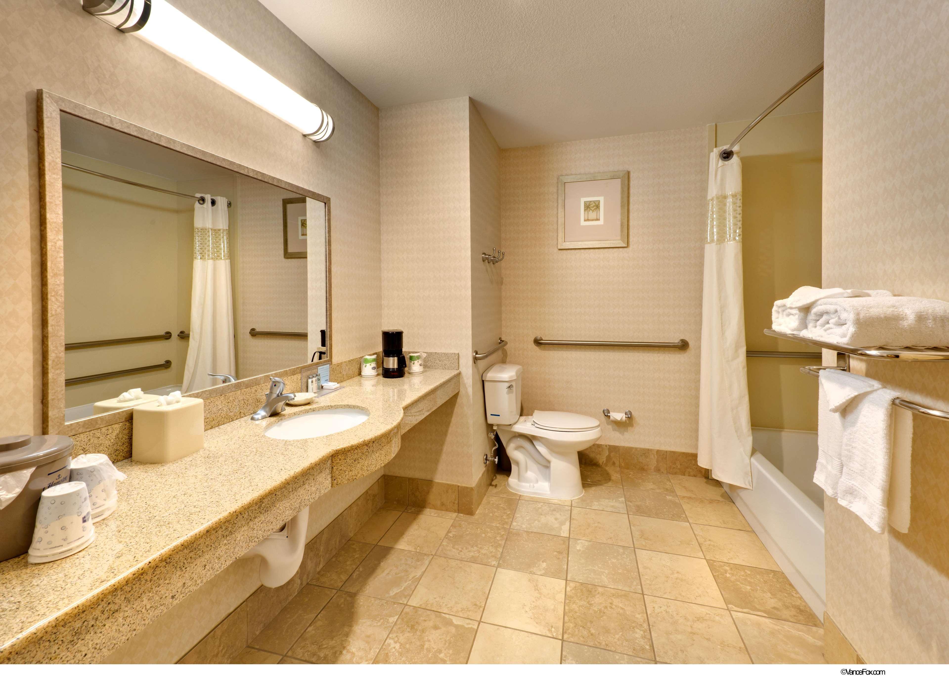 Hampton & Hotel 3*